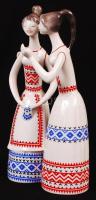 Hollóházi népviseletes lányok és egy sirály, kézzel festett, jelzett, hibátlan, m:22 és 14 cm