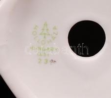 Hollóházi népviseletes lányok és egy sirály, kézzel festett, jelzett, hibátlan, m:22 és 14 cm