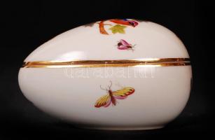 Herendi madár-lepke mintás tojás, kézzel festett, jelzett, apró hajszál repedéssel, h:10,5 cm, m:7 c...