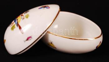 Herendi madár-lepke mintás tojás, kézzel festett, jelzett, apró hajszál repedéssel, h:10,5 cm, m:7 c...