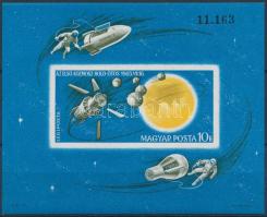 1965 Az űrkutatás eredményei vágott blokk (4.000)