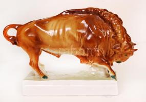 Zsolnay bölény, kézzel festett, hibátlan, jelzett, m: 14,5 cm, h: 16 cm