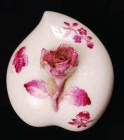 Herendi Viktória-mintás szívecskés ékszerdoboz, apróbb lepattanással a rózsán, kézzel festett, jelze...