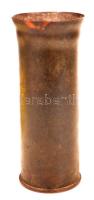 Ágyúhüvelyből készült váza, 1942, patinásodott díszítéssel. Réz, 22,5 cm