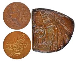 Szlovákia 1970. "A Pozsonyi Városházán eltöltött 25 év munkájáért" Br emlékplakett dísztokban, adományozói okirattal (60mm) + Lengyelország DN "WKFJN OPOLE" Br emlékplakett dísztokban (93x93mm) + NDK 1977. "IGA a kiváló minőségért" aranyozott fém emlékérem (60mm) T:2 Slovakia 1970. "25 years in the City Hall of Bratislava" Br commemorative medallion in case, with awarding document (60mm) + Poland ND "WKFJN OPOLE" Br plaque in case (93x93mm) + GDR 1977. "IGA für hervorragende Qualität" gold plated medallion (60mm) C:XF