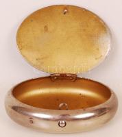 Ovális fém dobozka, tetején díszítéssel, 10x7x2 cm