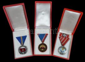 1957. "Szolgálati Érdemérem" mellszalagon szalagsávval és miniatűrrel dísztokban + ~1960. ...