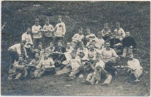 1916 Apar, söröző magyar katonák, photo (apró szakadás)
