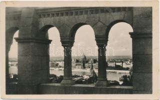 52 db MODERN fekete-fehér magyar városképes lap; Budapest / 52 modern black and white Hungarian town...