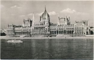 52 db MODERN fekete-fehér magyar városképes lap; Budapest / 52 modern black and white Hungarian town...