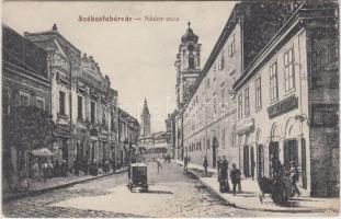 Székesfehérvár, Nádor utca, Schlamadinger Gyula kereskedése és Kertész István üzlete, kiadja Robitsek Sándor (EB)