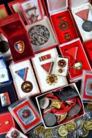 Vegyes, 45db klf magyar és külföldi kitüntetés, emlékérem és díjérem főleg a szocialista időszakból,...