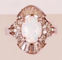 Fehérarany gyűrű (Au) 14K gyűrű opállal díszítve, jelzett, br: 4,7 g, méret: 55 Díszdobozzal / gold ring, size: 55, br: 4,7 g