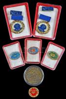 ~1970-80. "MÁV Szolgálati Emlékérem" 35, 40 év után tokban + "Magyar Államvasutak Szolgálatáért" törzsgárda jelvények 10, 20 és 30 év után tokban + "Kiváló Szocialista Brigád" aranyozott vasutas jelvény + Bognár György (1944-) 1996. "Magyar Vasút - 150 Éve Európában, PEST-BUDA" Br emlékérem (42,5mm) T:vegyes