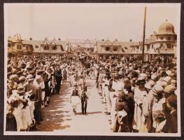 1928 Dunakeszi. A Magyarság Dal és Önképző Egyesület zászlószentelésére készült 14 érdekes fotót tar...