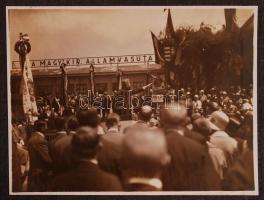 1928 Dunakeszi. A Magyarság Dal és Önképző Egyesület zászlószentelésére készült 14 érdekes fotót tar...