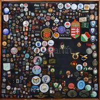 kb 430db-os klf magyar és külföldi kitüntetés, jelvény gyűjtemény 65x62cm-es üvegezett keretben T:vegyes