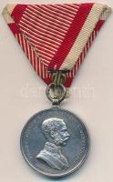 1914. "II. osztályú Ezüst Vitézségi Érem" "A" fémjel peremen, eredeti mellszalag...