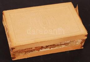 "Magyar Királyi Dohányjövedék Különlegességi gyártmány" feliratú angyalos címerrel díszíte...