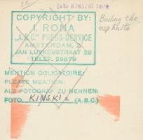 cca 1930 Kinszki Imre (1901-1945): Aszfaltozó munkások, pecséttel jelzett, 17x12 cm