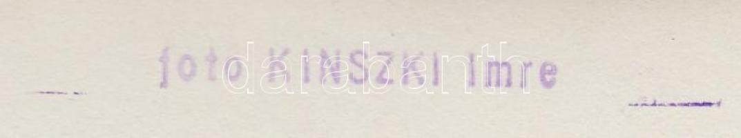 cca 1936 Kinszki Imre (1901-1945): Juditka játszik a Duna parton, pecséttel jelzett, 13x18 cm