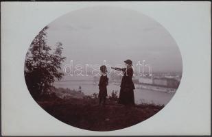 cca 1920 Kerny István (1879-1963): A város felett, pecséttel jelzett vintage fotólap, 9x14 cm