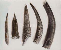 cca 1933 Kerny István (1879-1963): A tószegi ásatás leletei, pecséttel jelzett vintage fotó, 17,5x15 cm