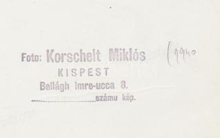 1940 Korschelt Miklós (1900-1982): Randi előtti utolsó korrekciók, pecséttel jelzett vintage fotó, 2...