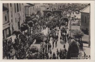 1940 Marosvásárhely, bevonulás, Tankó üzlet, katonai teherautó / entry of the Hungarian troops, shops, military truck