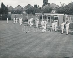 cca 1960-1970 Feri Lukas (Lukács Ferenc, London): Játékos angolok, 4 db jelzetlen vintage fotó a sze...