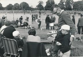 cca 1960-1970 Feri Lukas (Lukács Ferenc, London): Játékos angolok, 4 db jelzetlen vintage fotó a sze...