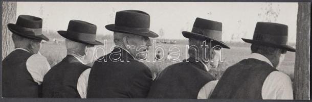 cca 1960 Harmath István: Páholyban, aláírt vintage fotóművészeti alkotás, 8x24 cm