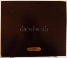 3db "Die ersten EURO-Prägungen" feliratú fa borítású éremtartó kazetta, melyből 2db 2 kive...