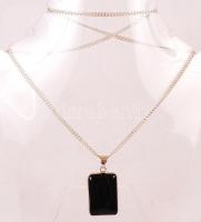 Ónix függő ezüst (Ag) láncon, jelzett, 10,1 g / onyx pendant with silver chain, 10,1 g