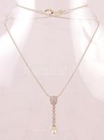 Ezüst (Ag) nyaklánc gyöngy függővel, ezüst (Ag) gyönggyel díszített fülbevalópárral, br: 10,9 g /
Si...