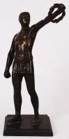 Jelzés nélkül: Bajnok. Bronz, bronz talapzaton, m:38 cm