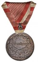 1917. "Tiszti Ezüst Vitézségi Érem" Ag kitüntetés peremen "A" jelzéssel, mellsza...