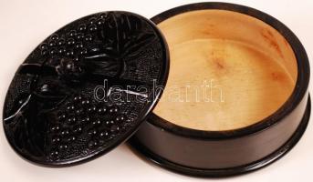 Fekete faragott kerek fa doboz, m: 6 cm, h: 15 cm