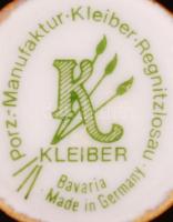 7 db, főként porcelán (5 db) mini váza