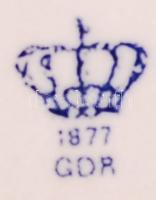 7 db, főként porcelán (5 db) mini váza