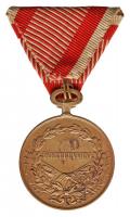 1917. "Arany Vitézségi Érem" aranyozott Br kitüntetés mellszalagon, nyeles ovális felfügge...