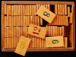 Régi fa dominó különféle színű számokkal (1-12), hiányos sérült fa dobozban,