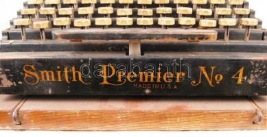 The Smith premier írógép, dupla soros,eredeti tartójában, közepes állapotban, jelzett,   27×40 cm, m...