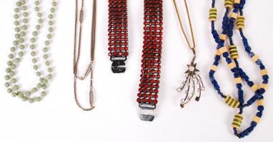 Bizsu tétel, benne 4 db nyaklánc, egy karkötő, egy fülbevaló és egy hajtű, összesen:7db