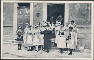 1921 Sopron, Zita királyné magyar munkás lányokkal photo