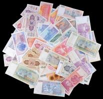 Jugoszlávia / Kuwait 54db vegyes bankjegy T:vegyes
Yugoslavia / Kuwait 54pcs of mixed banknotes C:mi...