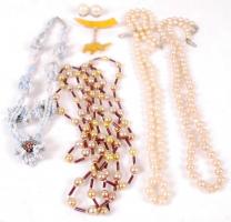 Bizsu tétel, benne gyöngyből készült 4 db nyaklánc, fülbevaló és kitűző, összesen 6 db