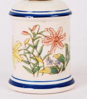 Porcelán asztali petróleumlámpa, matricás, burával, jó állapotban, m:31 cm