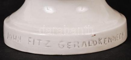 John Fitzgerald Kennedy, fehér mázas, jelzés nélkül, apró repedésekkel, m:24 cm