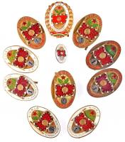 11db zománcozott kitüntető jelvény a szocialista időszakból, főleg első osztályos jelvények, közte "Kiváló Századparancsnok", "Élenjáró Katona" stb. T:vegyes